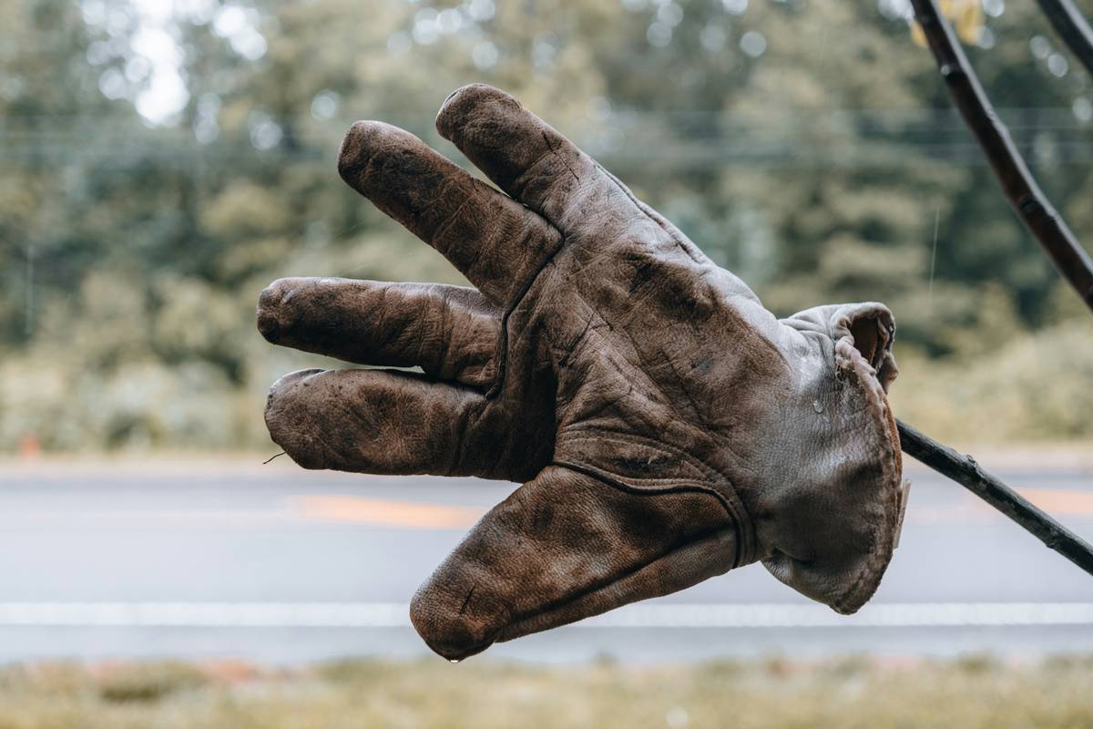 Durability Testing Procedures for Climbing Gloves: Why Your Gear Fails Before You Do