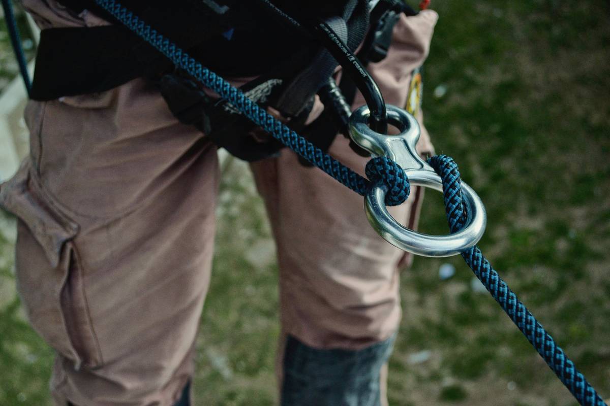 Safety Alert Systems: The Overlooked Lifeline for Climbers Using Gloves