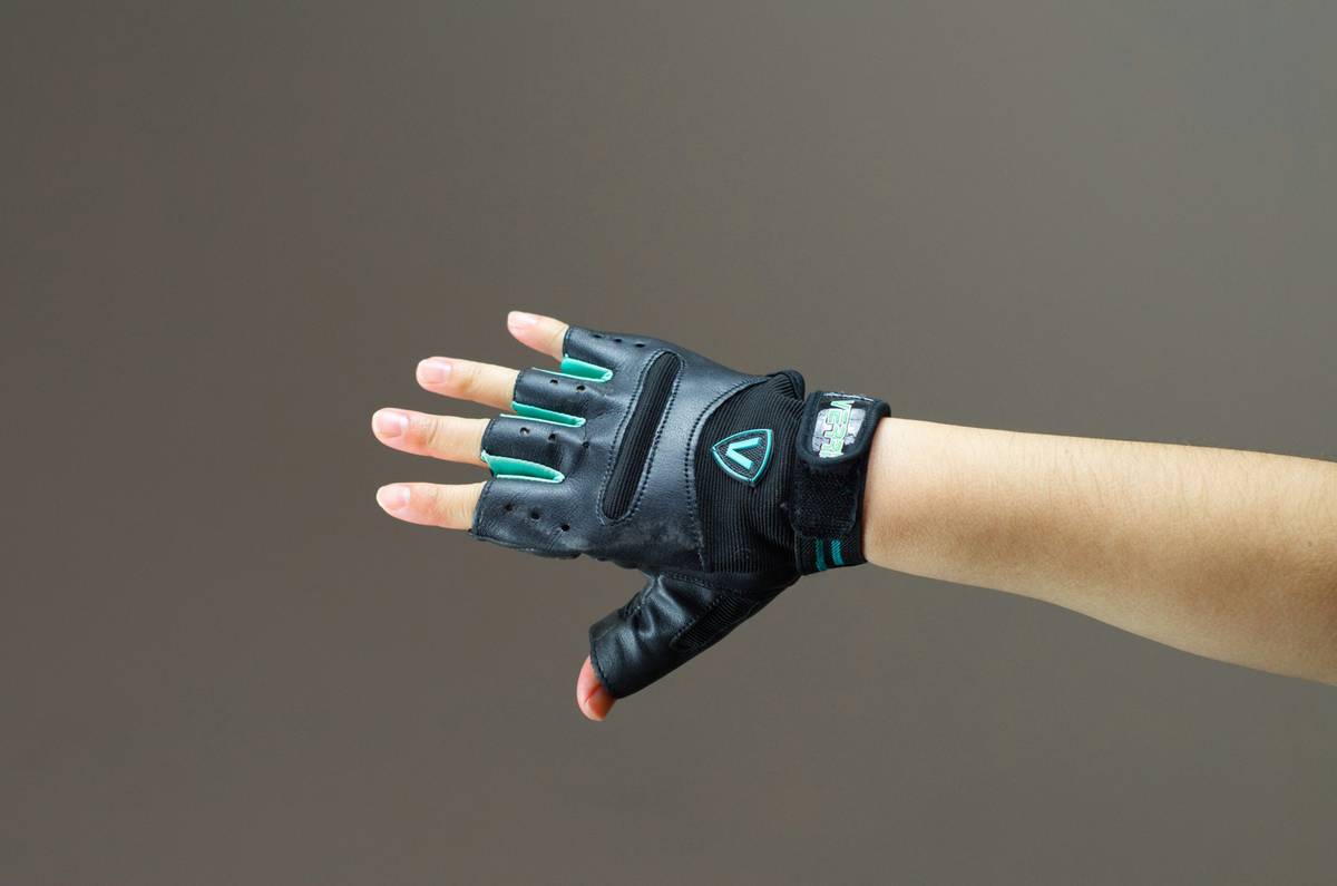 Why Your Climbing Gloves Suck (And How Adjustable Straps for Comfort Can Save Your Next Ascent)