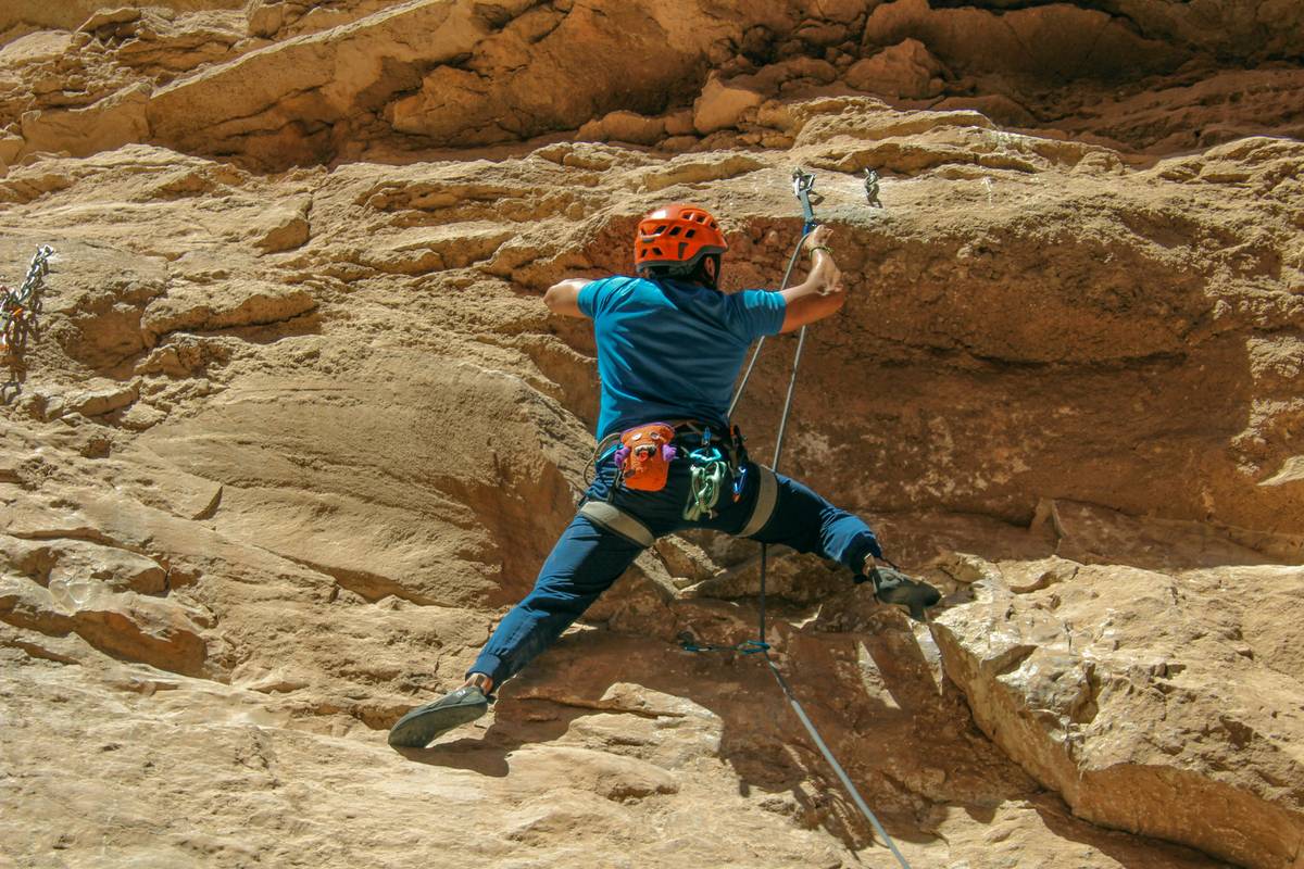 Climbs Alone with Climbing Gloves: 7 Proven Tips to Avoid Painful Mistakes